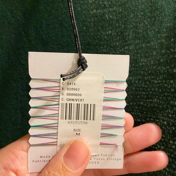 NEW Urban Outfitters Green Tee Shirt - Picture 4 of 4